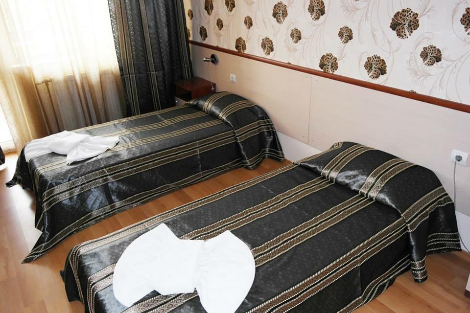 Hotel Triumph Nova Zagora Exteriör bild