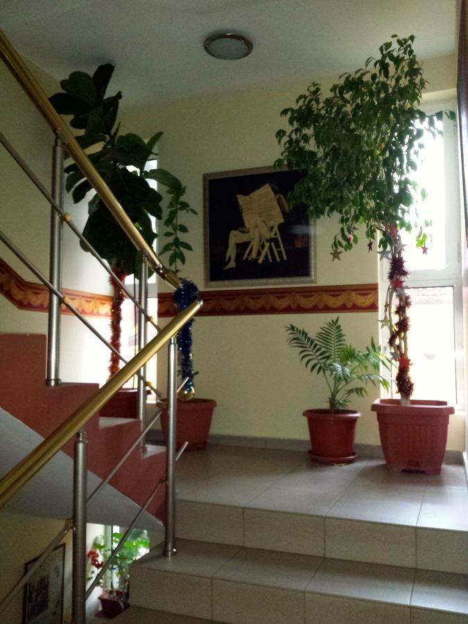 Hotel Triumph Nova Zagora Exteriör bild
