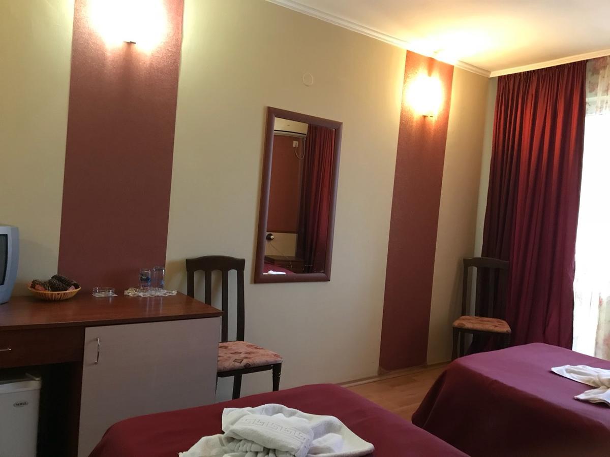 Hotel Triumph Nova Zagora Exteriör bild