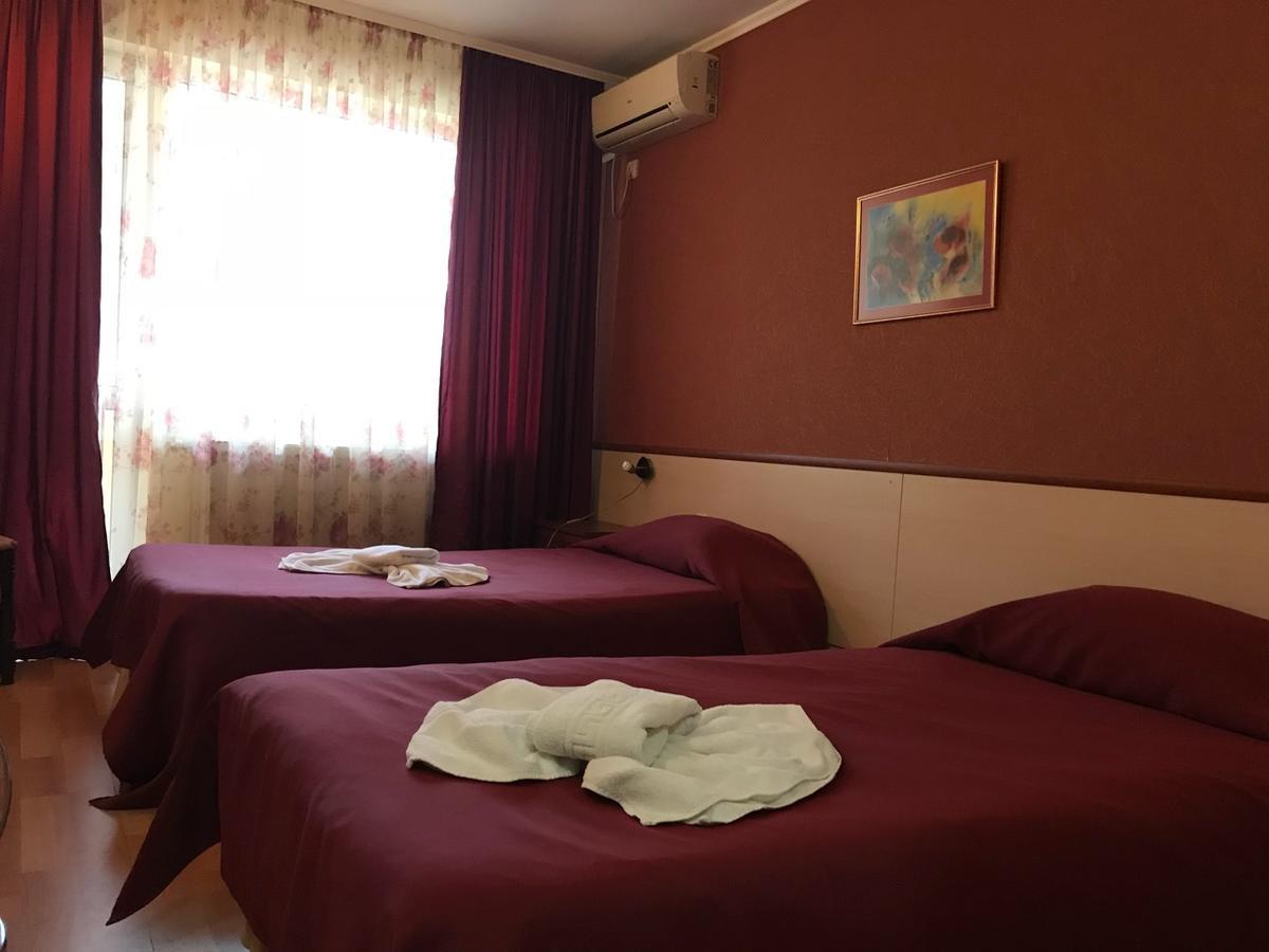 Hotel Triumph Nova Zagora Exteriör bild